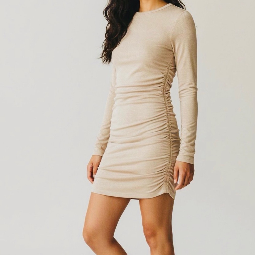 TNA Malibu Rouched Dress
XL  Ruched bodycon